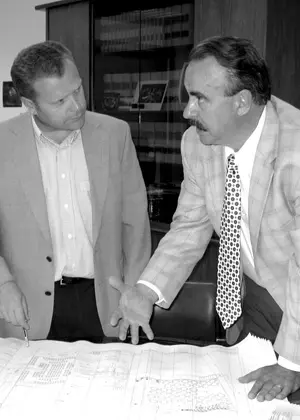 Vicente Mediavilla junto al presidente de la Casa regional de México.
