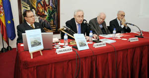 Manuel Mourelle de Lema, José Ramón Ónega, Carlos Robles y Ramón Darío Molinary, durante la presentación.