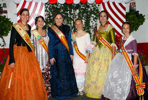 Nuestras Reinas, con la Reina de Fiestas, FFMM Blo y Reina Centro Aragonés