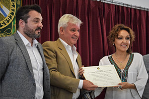 El presidente de la FAGRA, Diego Martínez (izq) junto al diputado Emilio Raposo y la secretaria de la Federación, Lorena Lores