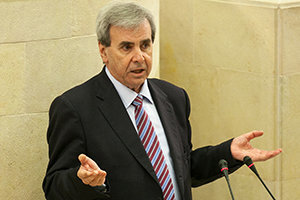 Rafael de la Sierra en el Parlamento