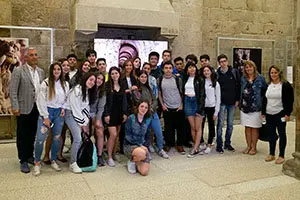 09,00 h.-    A conselleira de Educación, Universidade e Formación Profesional, Carmen Pomar, e o secretario xeral de Política Lingüística, Valentín García, visitarán o Pórtico da Gloria con alumnado do Colexio Santiago Apóstol de Bos Aires, de visita de estudos en Galicia. Na praza do Obradoiro
foto xoán crespo
13/09/2019