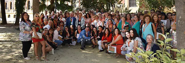 Fotografia de grupo en los jardines del Palacio de San Telmo