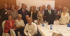 Periodistas gallegos con el presidente de la ONCE, Miguel Carballeda (tercero  por la izquierda)