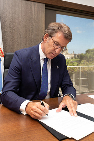 O presidente da Xunta, Alberto Núñez Feijóo, asina o decreto de composición do Goberno. Despacho do presidente en Monte Pío, Santiago de Compostela, 6 de setembro de 2020
