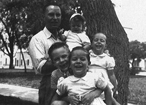 CCG-Gurriaran con familia 1954