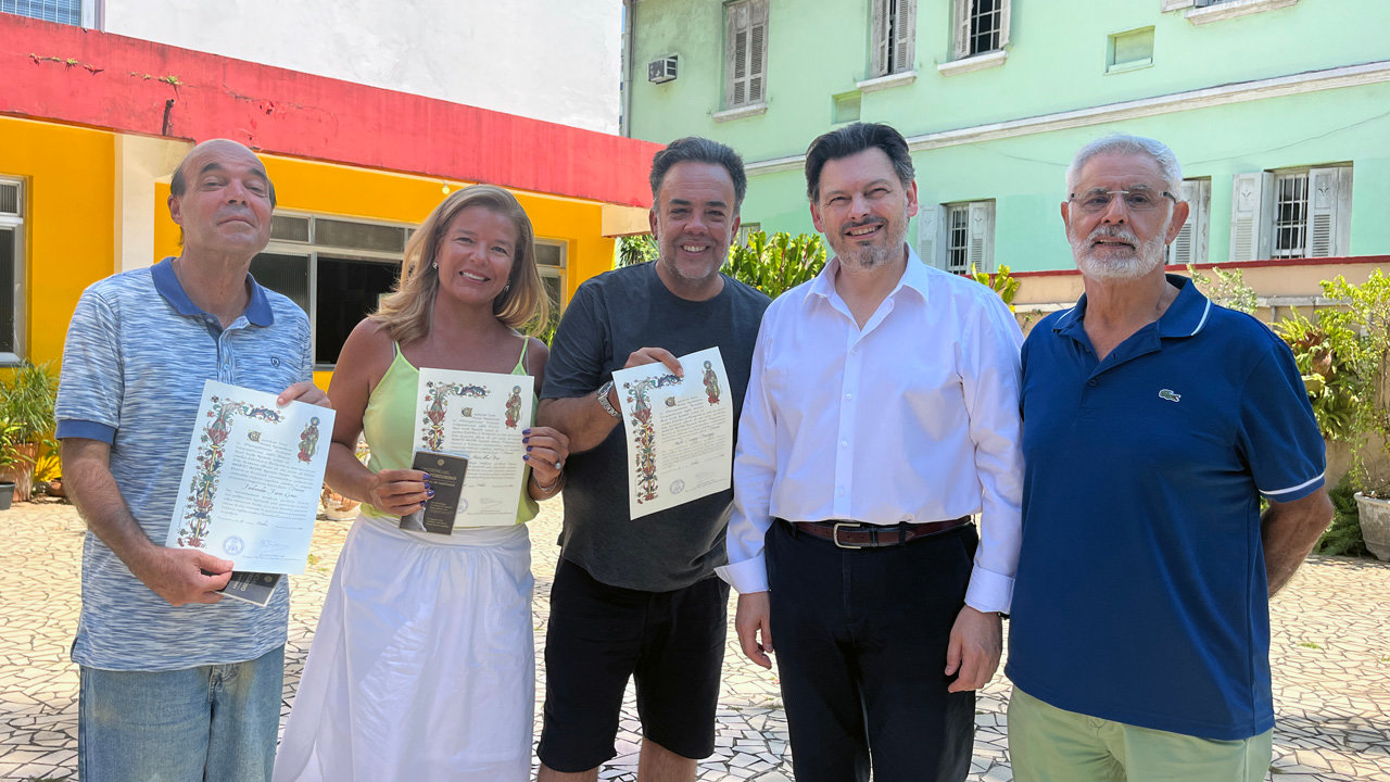Miranda-entrega diplomas en Santos