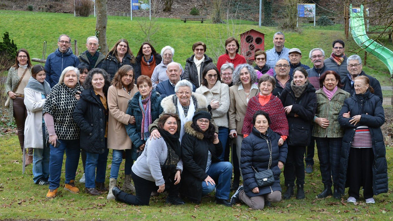 Adentro-Foto familia de algunos participantes presenciales del 1er seminario Adentro 2023