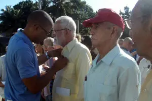 Cuba.Manuel Alvarez condecorado1