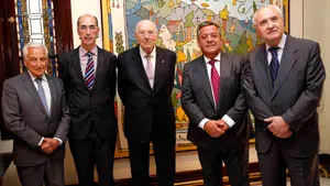 Miguel Carrero, el conselleiro de Sanidad, Jesús Vázquez Almuiña, José Manuel Romay Beccaría, Julio Ancochea y el delegado de la Xunta, J. R. Ónega