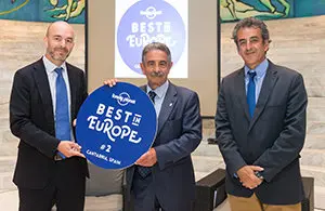 12:00 Sala Griega del Palacio de Festivales. El presidente, Miguel Ángel Revilla y el consejero de Innovación, Industria, Turismo y Comercio, Francisco Martín, presentan, en rueda de prensa, ‘Destino Cantabria’ (Lonely Planet). 22 de mayo de 2018 © Raúl Lucio