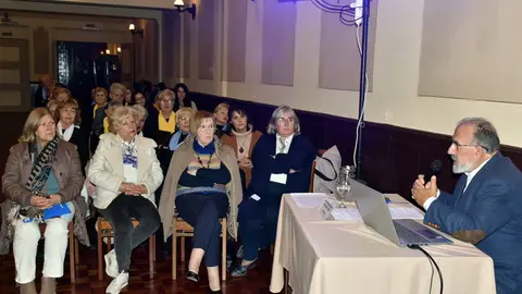 Centro Gallego de Montevideo. Charla Xacobeo. Enrique Conde