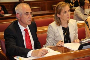 Marina del Corral estuvo acompañada por el director general de Migraciones, Aurelio Miras Portugal.