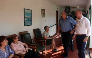 Santiago Camba visita el Hogar gallego para ancianos de Domselaar, en diciembre de 2010.