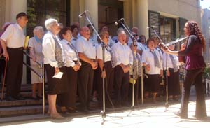 Actuación del Coro del Hogar. Actuación del Coro del Hogar.