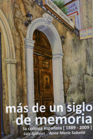 Portada del libro, que recrea el acceso a la sede de la Colonia. Portada del libro, que recrea el acceso a la sede de la Colonia.