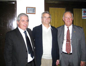 De izda. a dcha., Amar Rodríguez, Rodolfo Florit y Jaime Llull, durante la celebración festiva. De izda. a dcha., Amar Rodríguez, Rodolfo Florit y Jaime Llull, durante la celebración festiva.