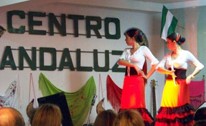 ‘Estampa flamenca’ animó a bailar a los asistentes al acto. ‘Estampa flamenca’ animó a bailar a los asistentes al acto.