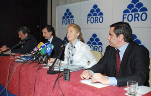 Ramón del Riego, Florentino Alonso, Cristina Coto y Luis de la Vallina, durante la presentación del programa. Ramón del Riego, Florentino Alonso, Cristina Coto y Luis de la Vallina, durante la presentación del programa.