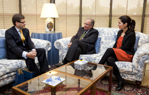 Markku Keinänen, Guillermo Echenique y Ainhoa Alday, durante el encuentro. Markku Keinänen, Guillermo Echenique y Ainhoa Alday, durante el encuentro.