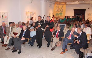 Más de un centenar de personas acudieron a la mesa redonda. Más de un centenar de personas acudieron a la mesa redonda.