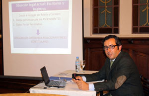 El economista Antonio Zarza, durante su exposición. El economista Antonio Zarza, durante su exposición.