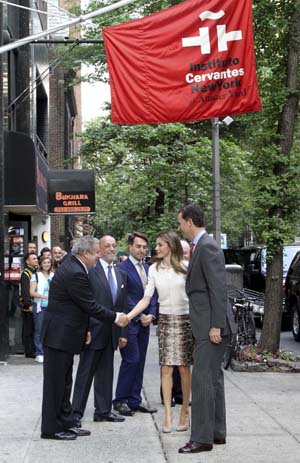 Un momento de la visita de los Príncipes al Instituto Cervantes. Un momento de la visita de los Príncipes al Instituto Cervantes.