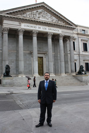 Santos Gastón, a la puerta del Congreso de los Diputados. Santos Gastón, a la puerta del Congreso de los Diputados.