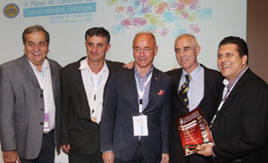 Miras y Camba, con tres de los asistentes al Pleno. Miras y Camba, con tres de los asistentes al Pleno.