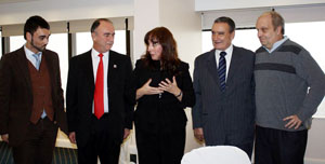 De izda. a dcha., Miguel Gutiérrez, Carlos Gutiérrez, Graciela Fresno, Pedro Bello y Hernán Lombardi. De izda. a dcha., Miguel Gutiérrez, Carlos Gutiérrez, Graciela Fresno, Pedro Bello y Hernán Lombardi.