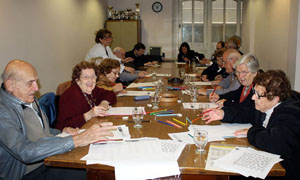 Mayores participando del programa de Alzheimer que pone en marcha Fundación España. Mayores participando del programa de Alzheimer que pone en marcha Fundación España.