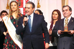 Pedro Bello agradeció el premio en nombre de Félix Colsa. Pedro Bello agradeció el premio en nombre de Félix Colsa.
