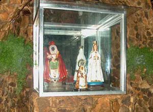 Gruta de la Virgen de la Candelaria y de la Virgen del Valle en el CCEC. Gruta de la Virgen de la Candelaria y de la Virgen del Valle en el CCEC.