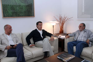 Francisco Lores fue recibido por Alberto Núñez Feijóo y Santiago Camba en su residencia de Monte Pío. Francisco Lores fue recibido por Alberto Núñez Feijóo y Santiago Camba en su residencia de Monte Pío.