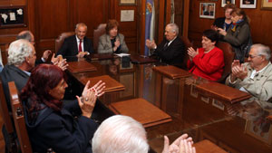 El candidato socialista se reunió con la Junta Directiva del Centro Gallego de Buenos Aires. El candidato socialista se reunió con la Junta Directiva del Centro Gallego de Buenos Aires.