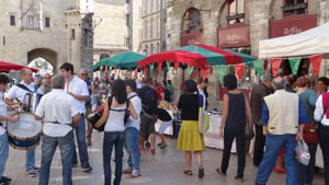 La música acompañó la feria de productos vascos. La música acompañó la feria de productos vascos.