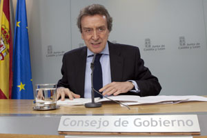 De Santiago-Juárez, consejero de la Presidencia, anunció los acuerdos del Consejo de Gobierno. De Santiago-Juárez, consejero de la Presidencia, anunció los acuerdos del Consejo de Gobierno.