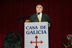 Manuel Ramos da la bienvenida a los presentes.