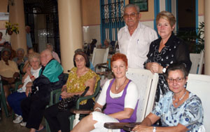 Moniz presidió, junto a Rico, el agasajo a los ancianos. Moniz presidió, junto a Rico, el agasajo a los ancianos.