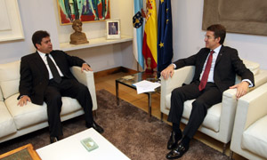 El presidente de la Xunta y el embajador, durante la reunión que mantuvieron. El presidente de la Xunta y el embajador, durante la reunión que mantuvieron.