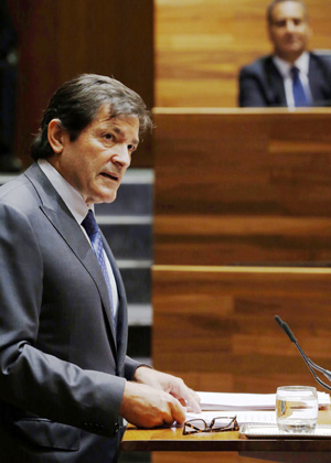 Javier Fernández, durante su intervención en la Junta General. Javier Fernández, durante su intervención en la Junta General.