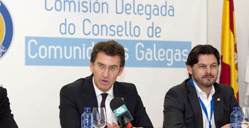 Alberto Núñez Feijóo, acompañado por Antonio Rodríguez Miranda, durante su intervención.