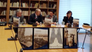 Rodríguez Miranda y Ramón Villares –en el centro– presidieron el acto. Rodríguez Miranda y Ramón Villares –en el centro– presidieron el acto.