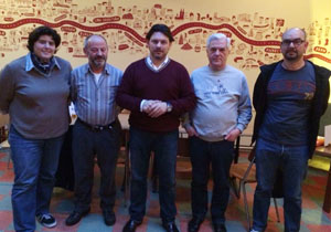 Miranda, durante su visita al Centro Gallego de Olten, junto a directivos de la entidad. De fondo, un mural con el Camino de Santiago desde esta localidad suiza. Miranda, durante su visita al Centro Gallego de Olten, junto a directivos de la entidad. De fondo, un mural con el Camino de Santiago desde esta localidad suiza.