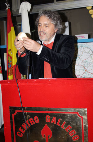 Manuel Rivas, durante su intervención en el Centro Gallego de Buenos Aires.