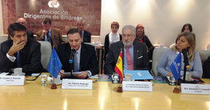 Embajador en la UCES1