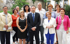 Asturias. Foto familia comision poblacion retornada