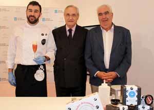 Otero, Ónega y Calo Faraldo con una selección de helados en primer plano
