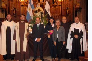 Antes de su llegada a la capital argentina, el bastón-reliquia de Santa Teresa de Jesús fue recibido en la ciudad de Córdoba.
Antes de su llegada a la capital argentina, el bastón-reliquia de Santa Teresa de Jesús fue recibido en la ciudad de Córdoba.