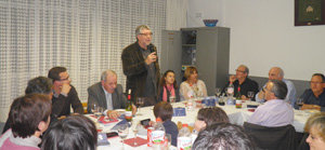 O alcalde de Cornellá, Antonio Balmón, pecha o acto de concesión dos premios. O alcalde de Cornellá, Antonio Balmón, pecha o acto de concesión dos premios.
